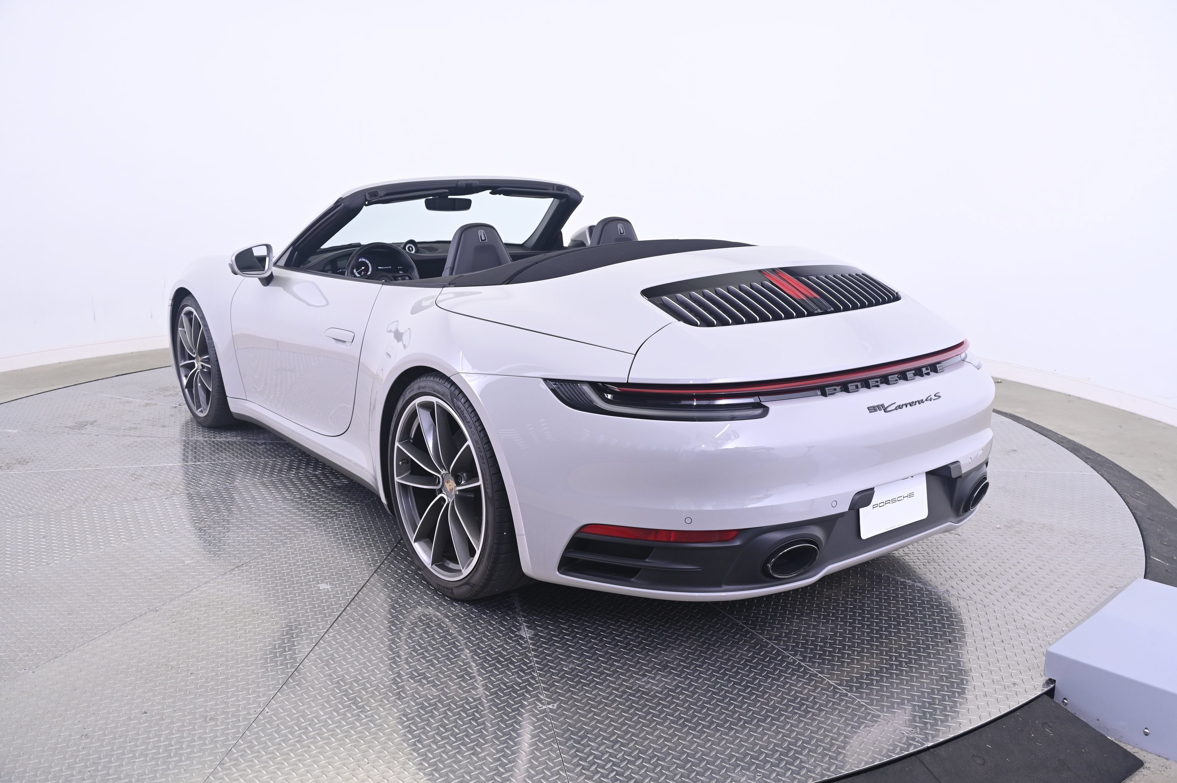 Used 2020 Porsche 911 Carrera 4S AWD/4WD image 3