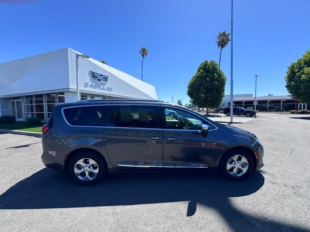 Used 2018 Chrysler Pacifica Limited w/ Advanced Safetytec Group FWD image 5