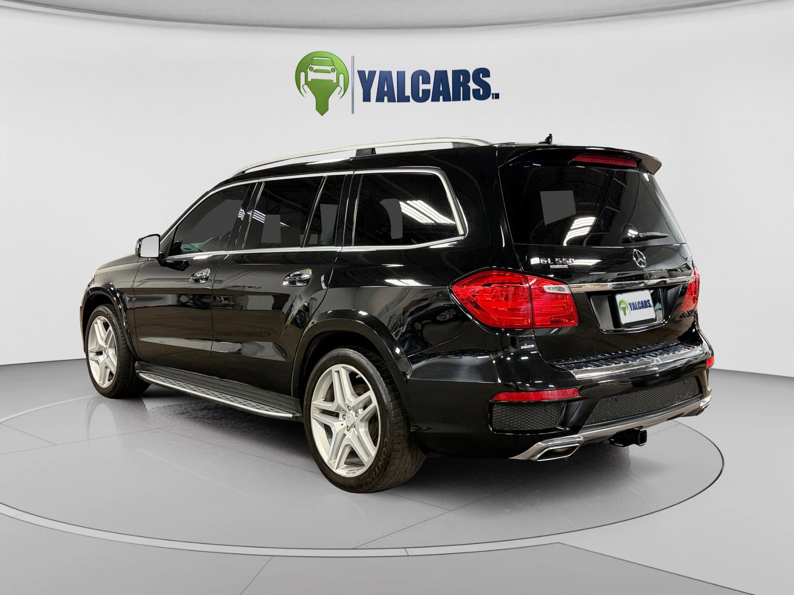 Used 2016 Mercedes-Benz GL 550 4MATIC image 3