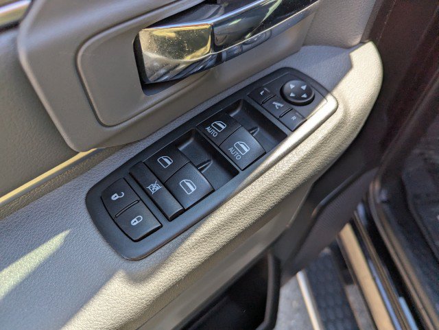 Used 2020 RAM 1500 Classic SLT w/ Luxury Group AWD/4WD image 9