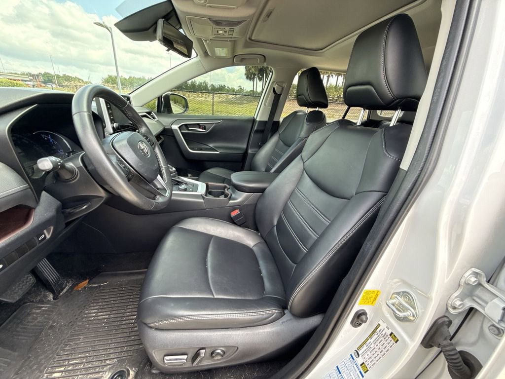 Used 2019 Toyota RAV4 Limited w/ Carpet Mat Package AWD/4WD image 30