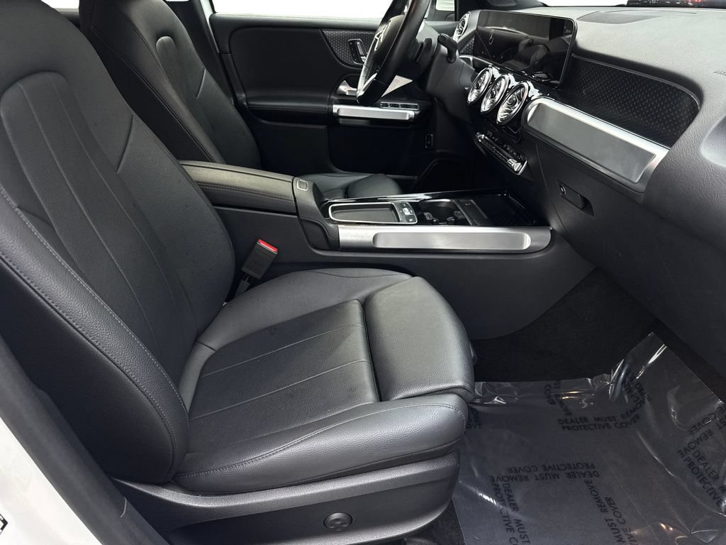 Used 2025 Mercedes-Benz GLB 250 w/ Exclusive Package image 42
