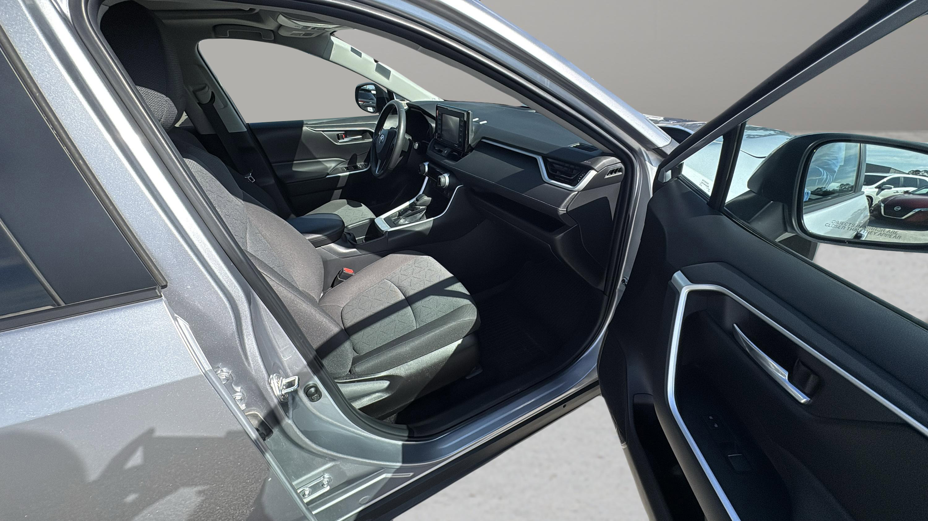 Used 2022 Toyota RAV4 XLE w/ Convenience Package image 17