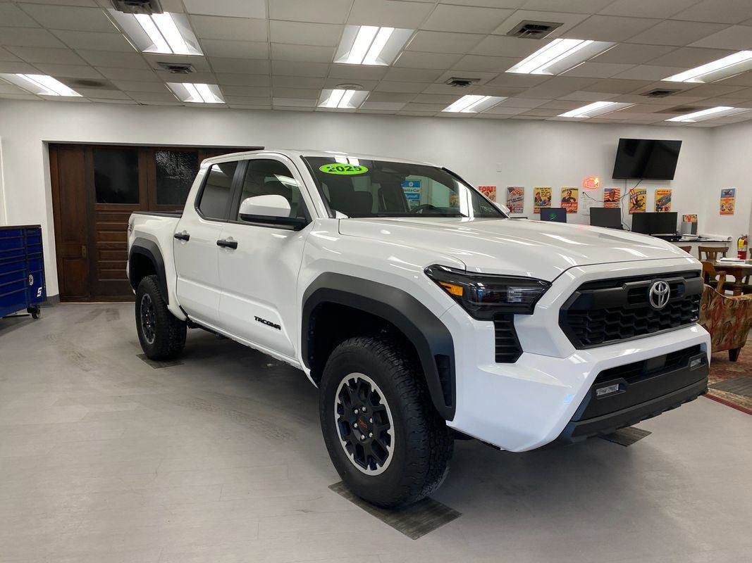 Used 2025 Toyota Tacoma TRD Off-Road image 7