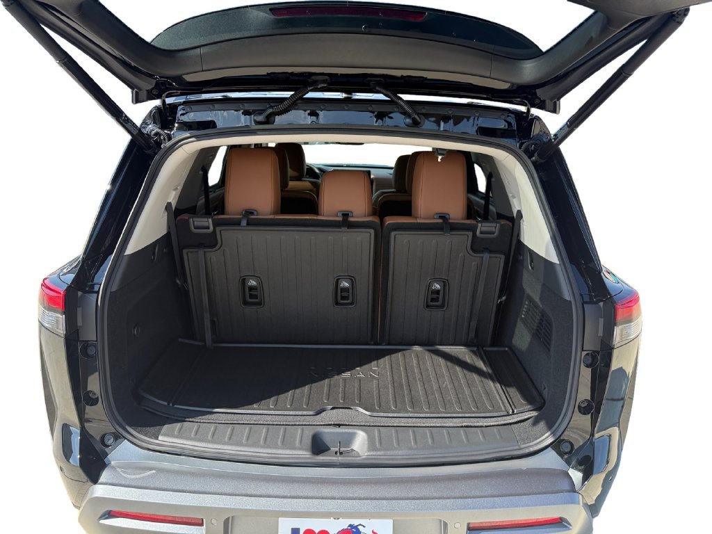 New 2026 Nissan Pathfinder Platinum FWD image 18