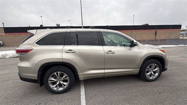 Used 2016 Toyota Highlander Plus image 6