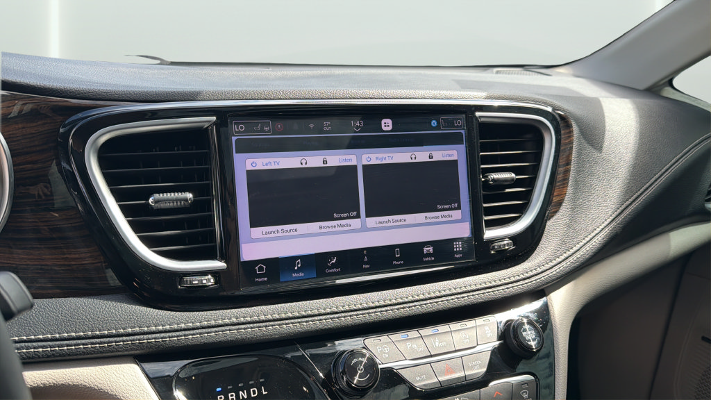 Used 2023 Chrysler Pacifica Limited w/ Uconnect Theater Family Group AWD/4WD image 17