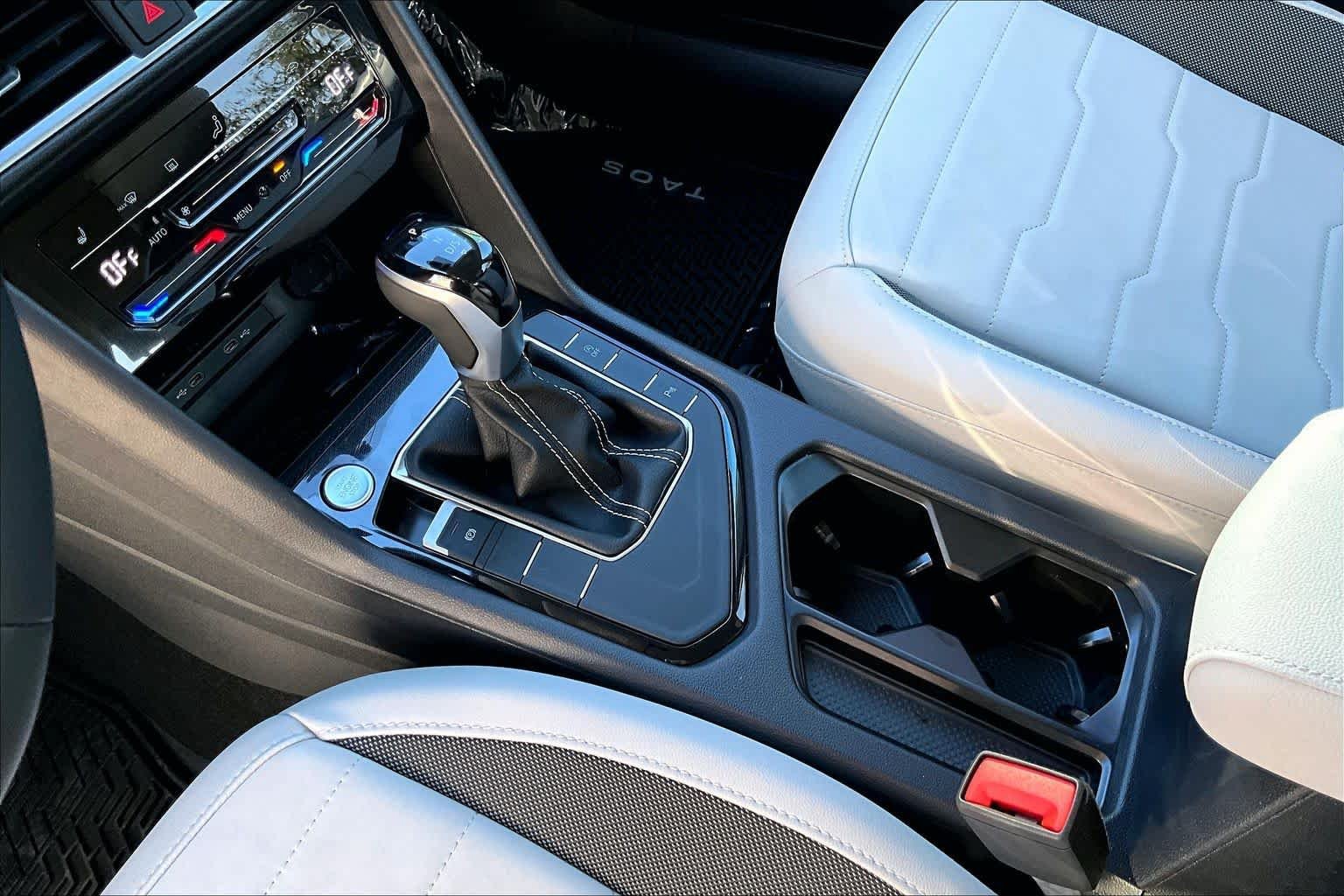 New 2026 Volkswagen Taos SE FWD image 7