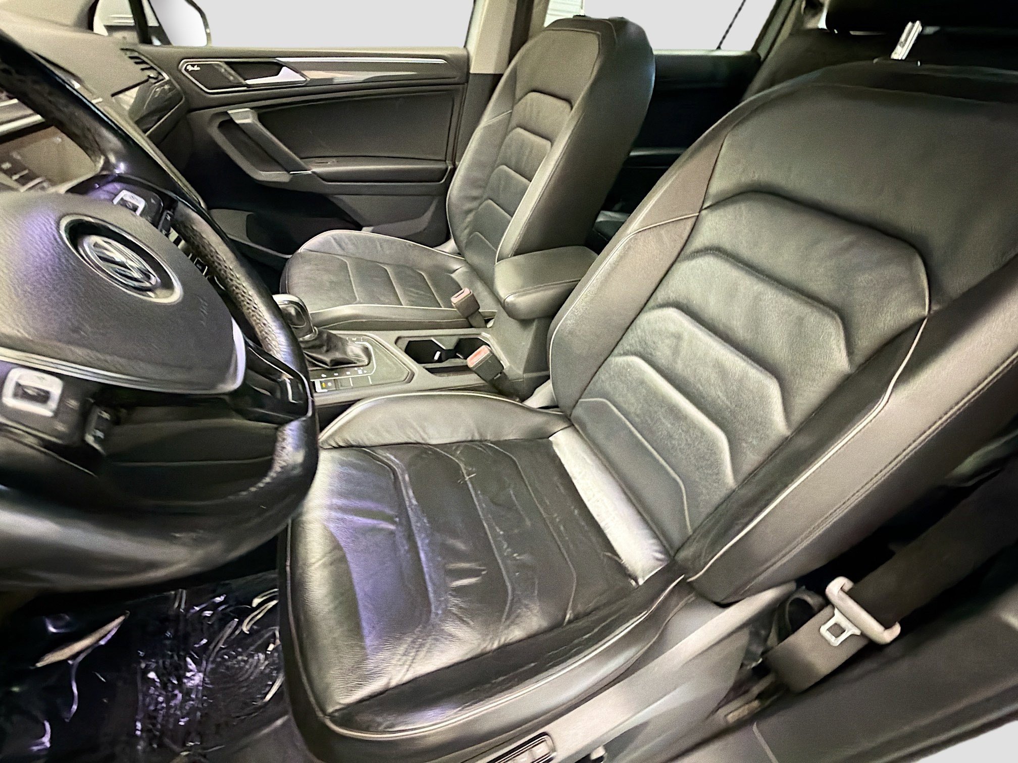 Used 2018 Volkswagen Tiguan SEL Premium FWD image 11