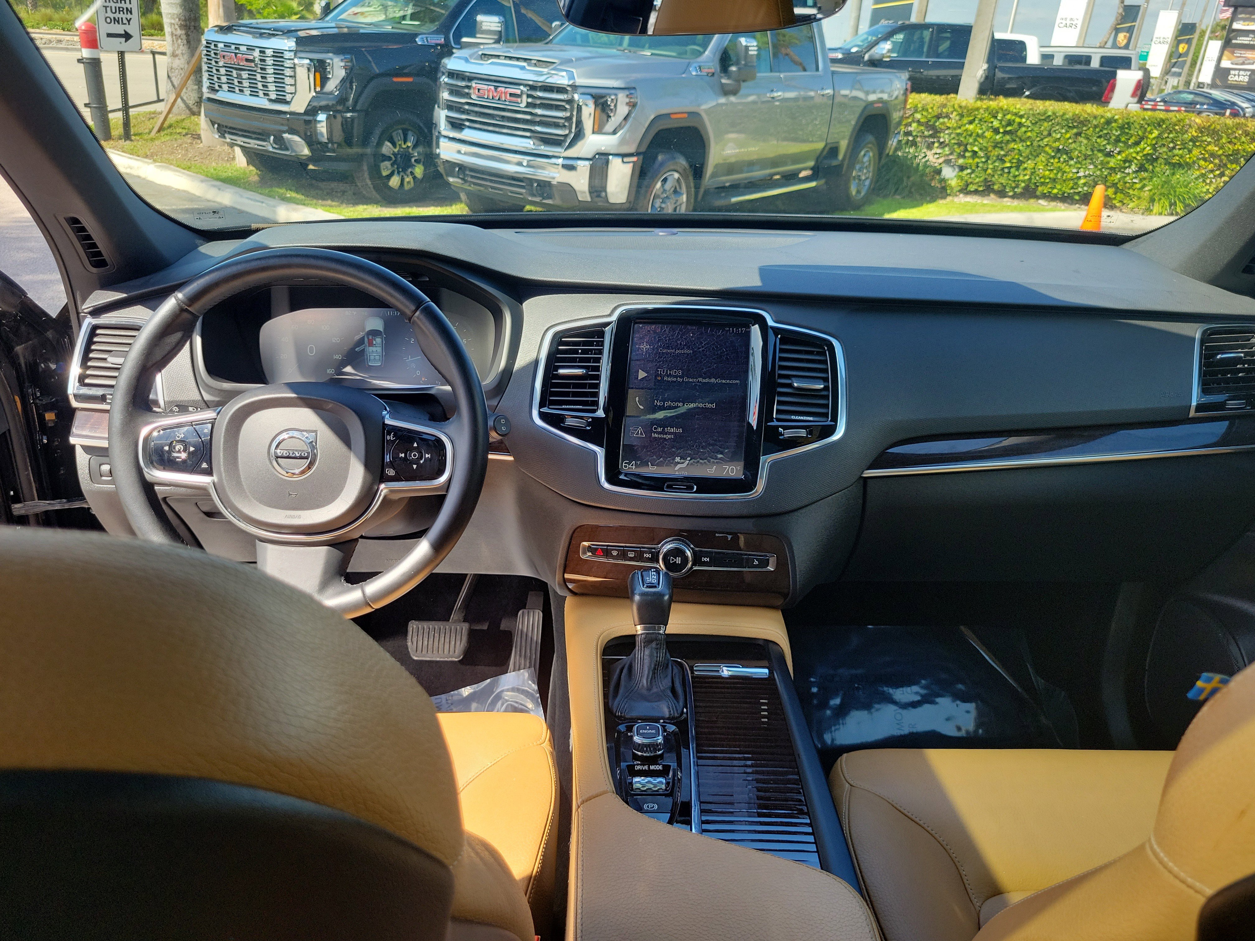 Used 2016 Volvo XC90 T6 Momentum w/ Momentum Plus Package image 18