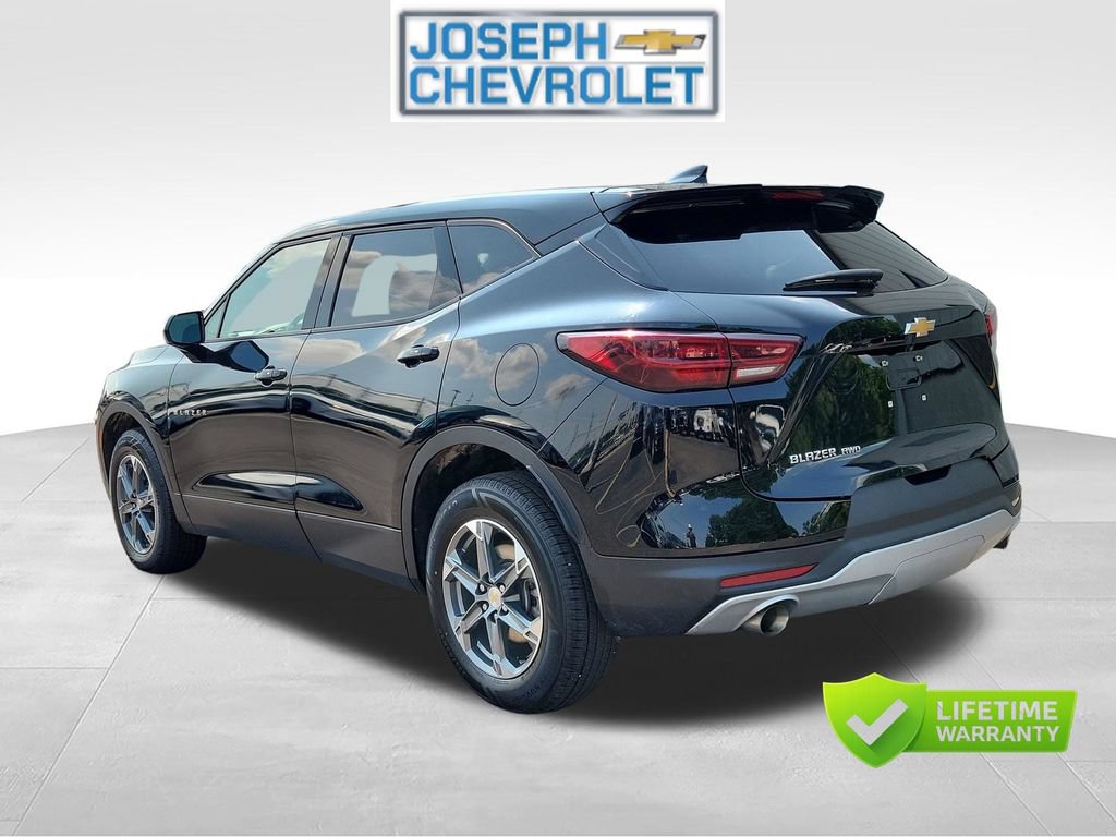 Used 2025 Chevrolet Blazer LT AWD/4WD image 3