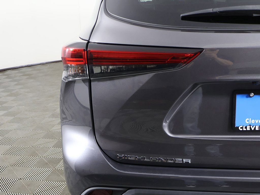 Used 2022 Toyota Highlander XLE image 16
