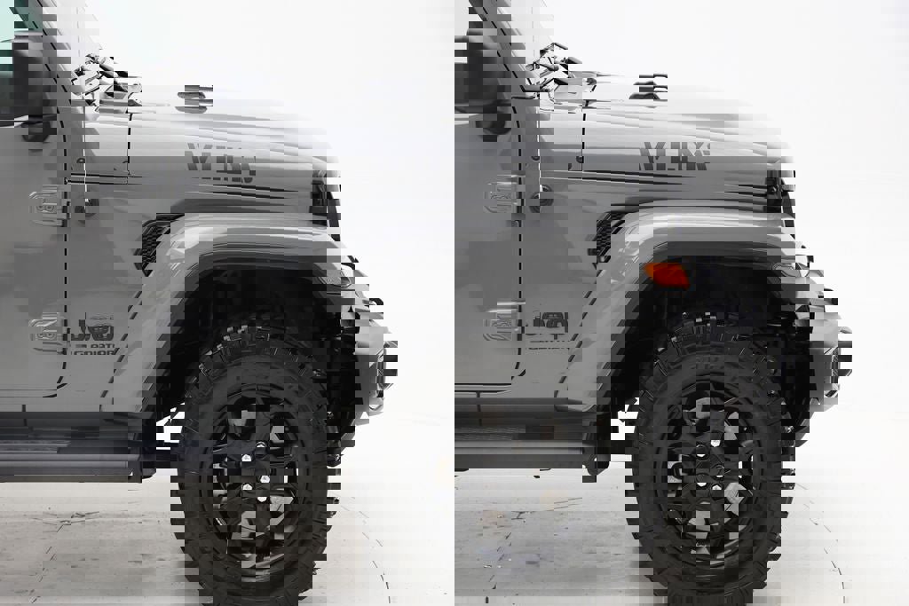 Used 2023 Jeep Gladiator Willys image 4