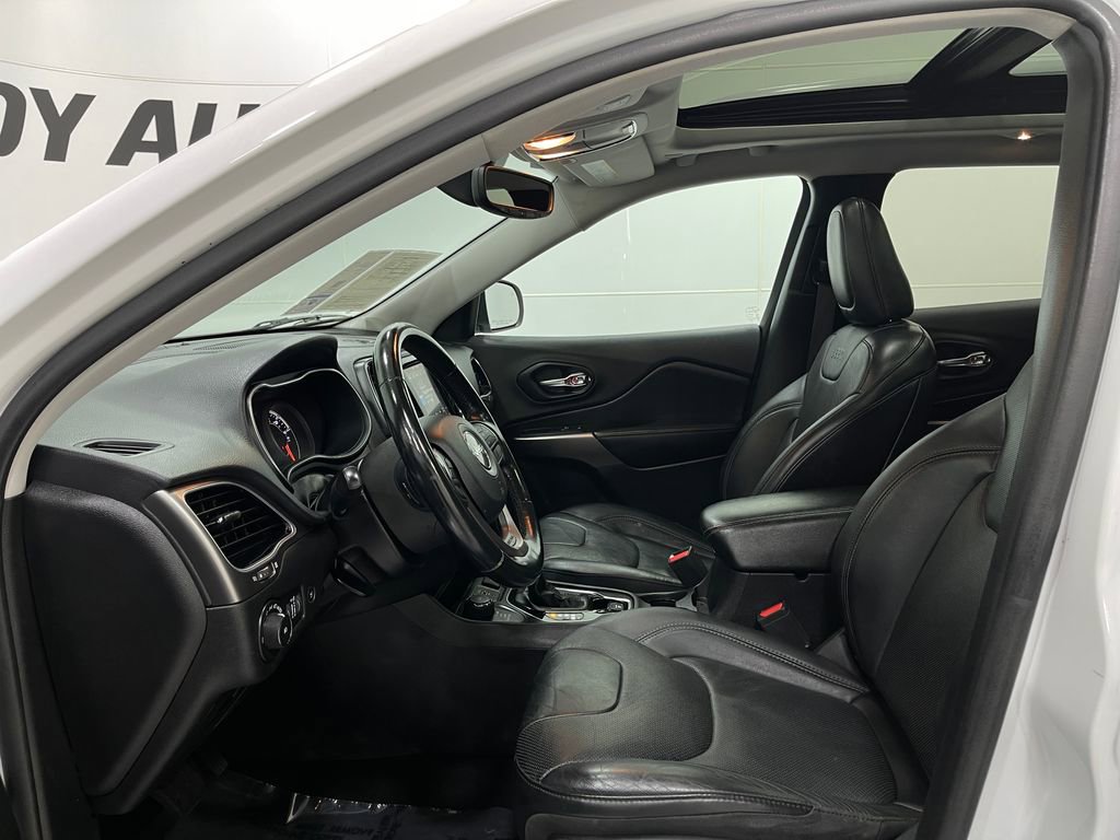 Used 2019 Jeep Cherokee Limited w/ Luxury Group image 13