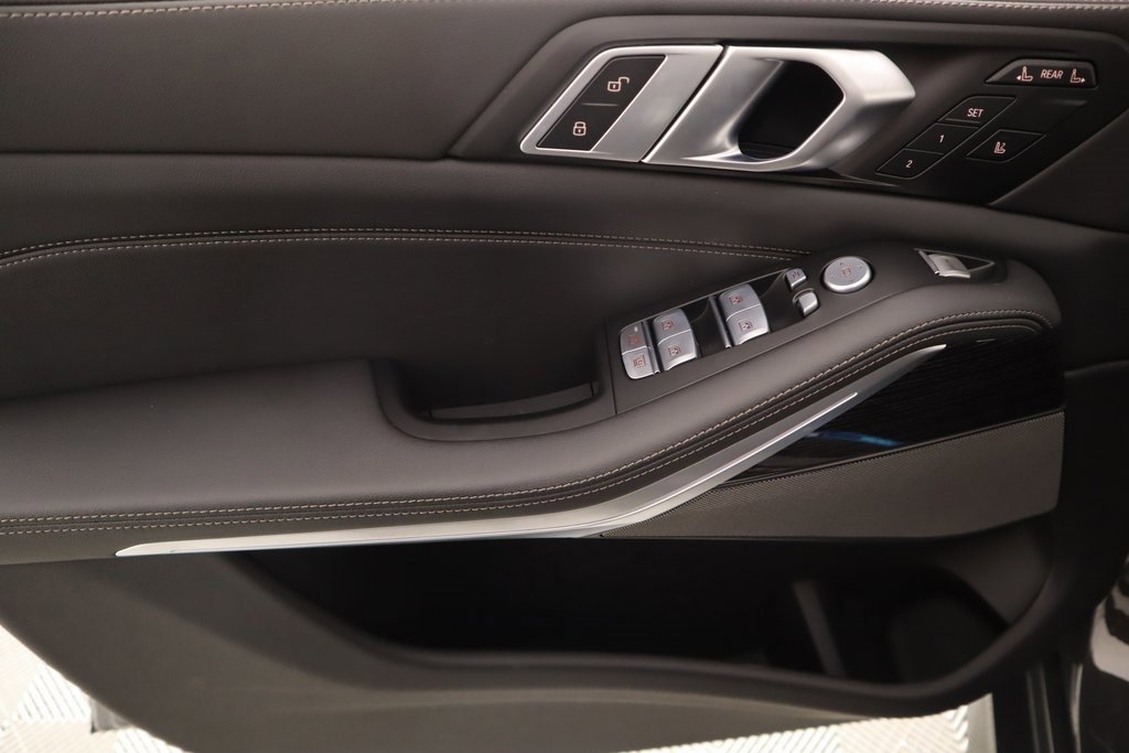 New 2025 BMW X7 xDrive40i w/ M Sport Package image 18
