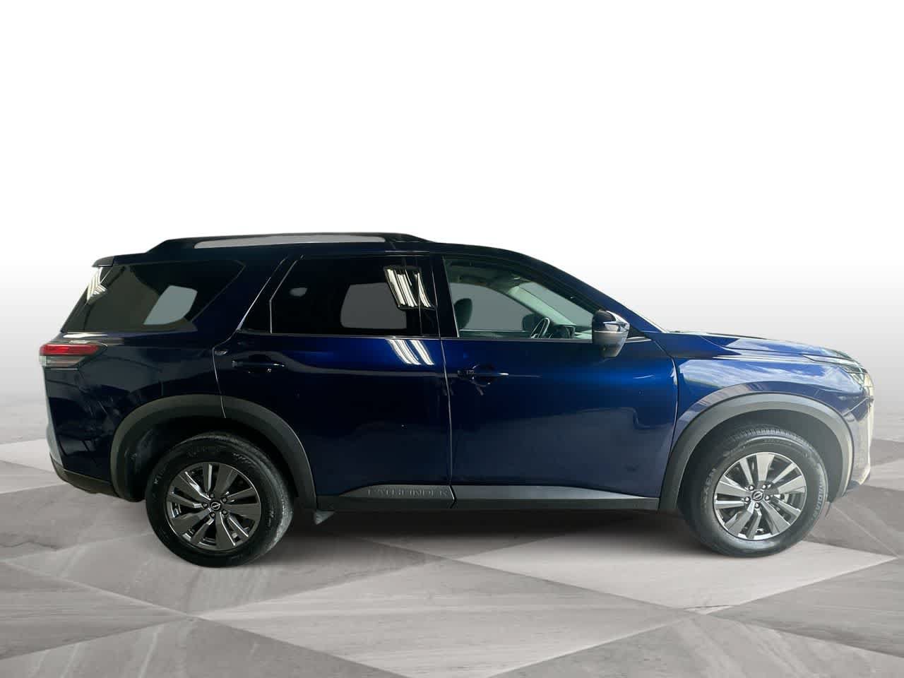 Used 2025 Nissan Pathfinder SV AWD/4WD image 9