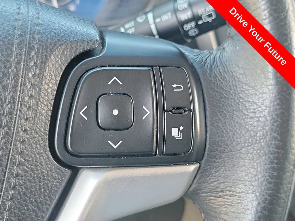 Used 2017 Toyota Sienna XLE w/ XLE Navigation Package FWD image 7