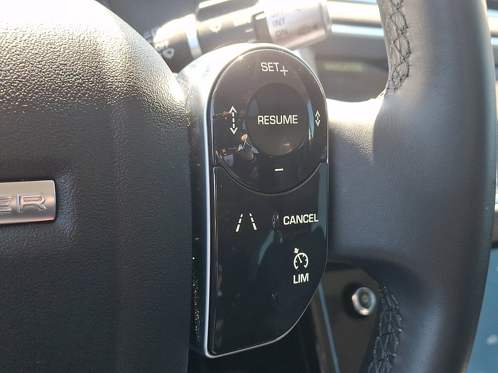 Used 2020 Land Rover Range Rover Evoque S image 24