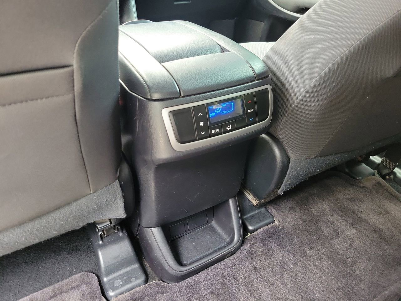 Used 2017 Toyota Highlander LE FWD image 10