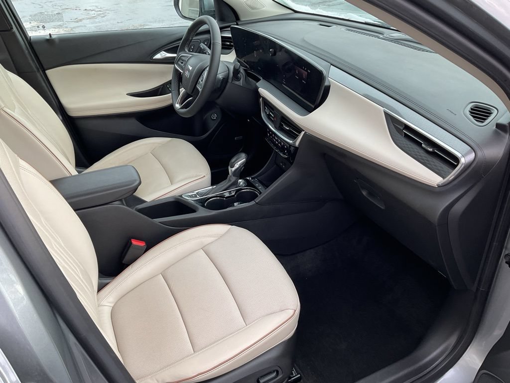 Used 2024 Buick Encore GX Avenir w/ Avenir Convenience Package FWD image 18