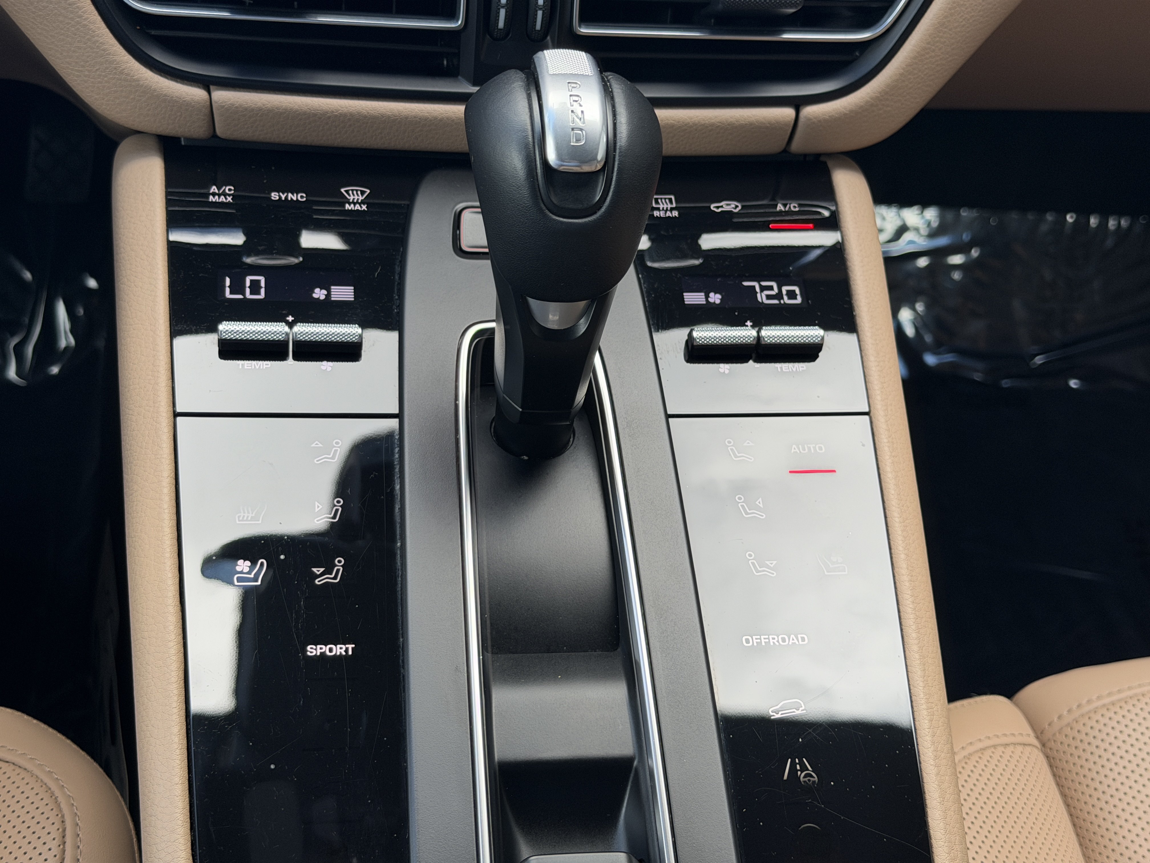 Certified 2023 Porsche Macan AWD/4WD image 29