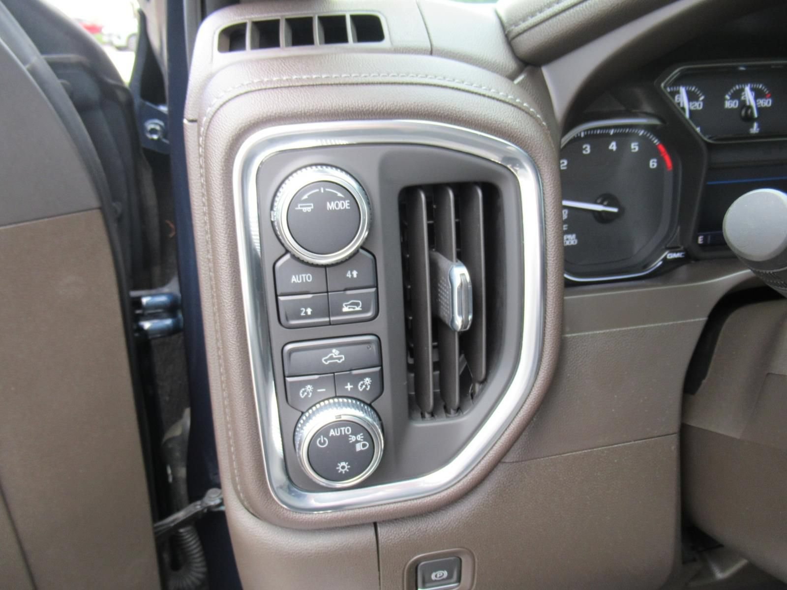 Used 2021 GMC Sierra 1500 SLE AWD/4WD image 16