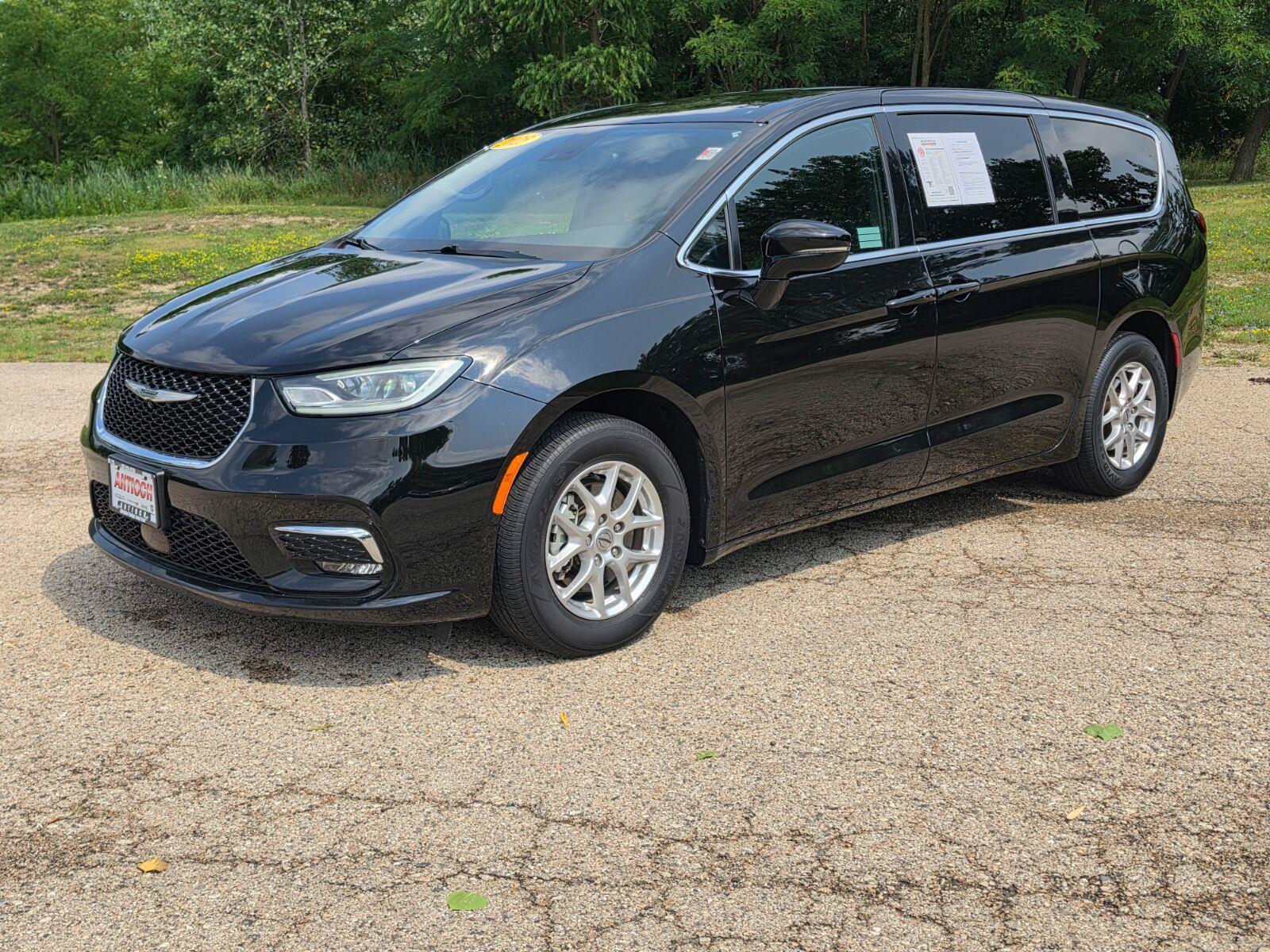 Used 2025 Chrysler Pacifica Select FWD image 7