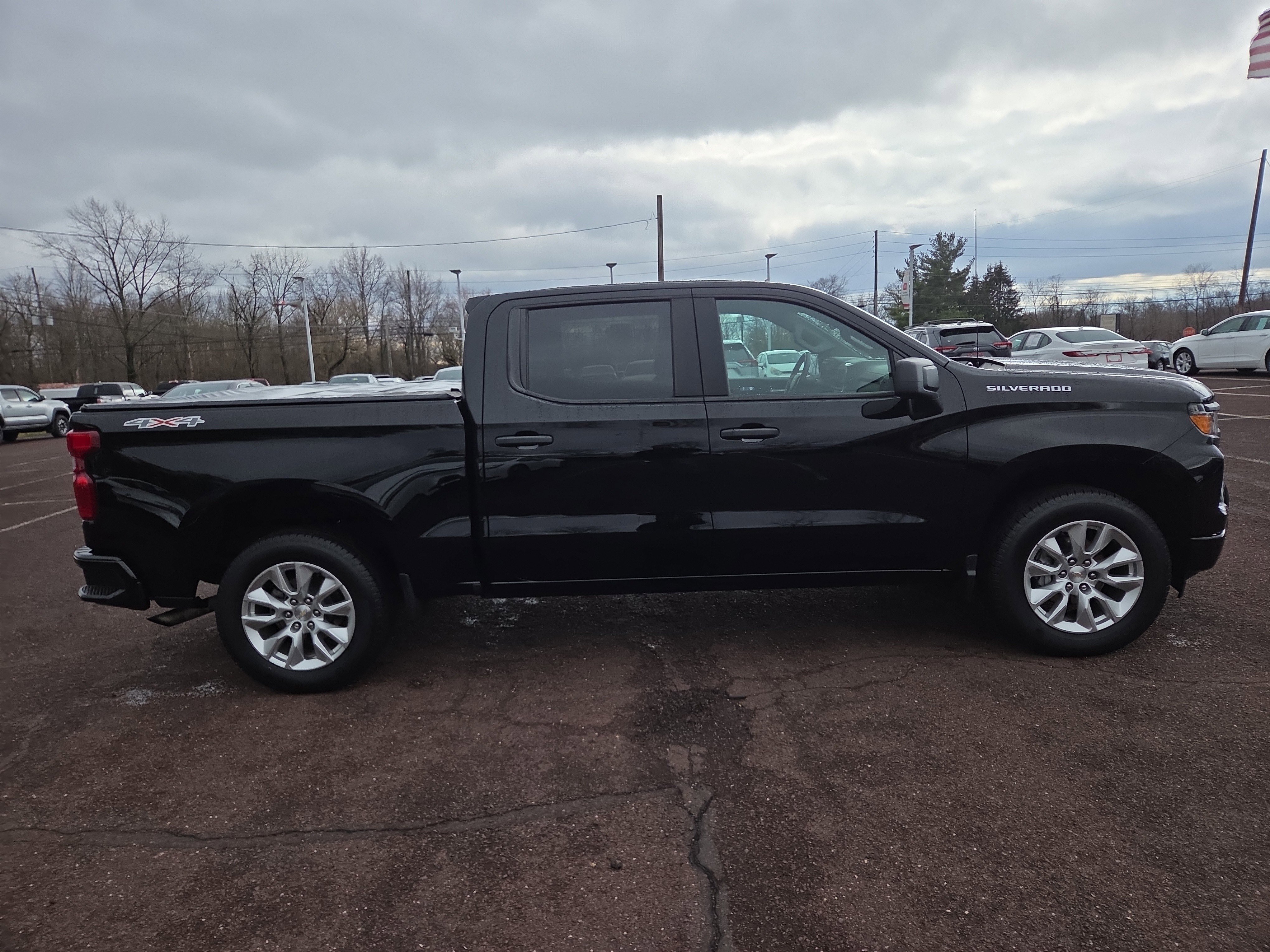 Used 2023 Chevrolet Silverado 1500 Custom image 2