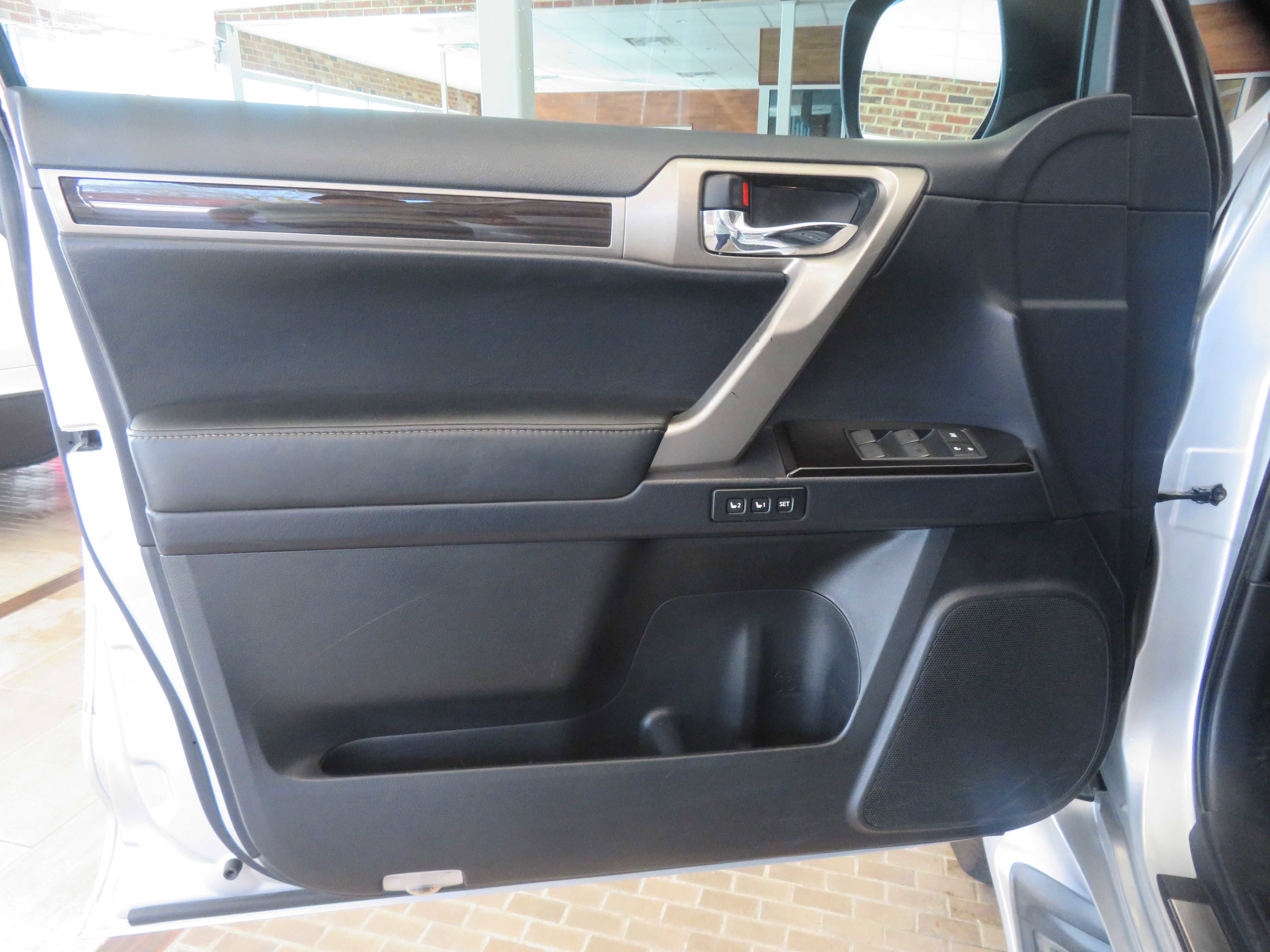 Used 2017 Lexus GX 460 w/ Navigation Package image 13