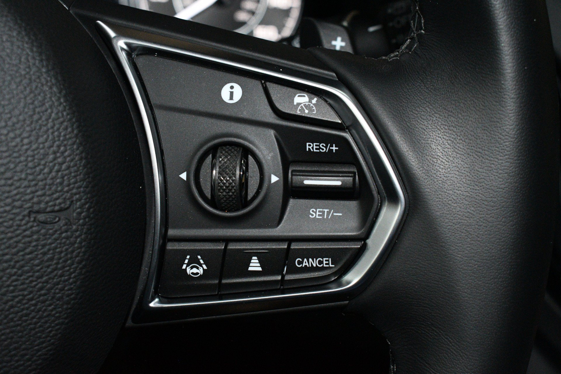 Used 2025 Acura RDX SH-AWD image 28