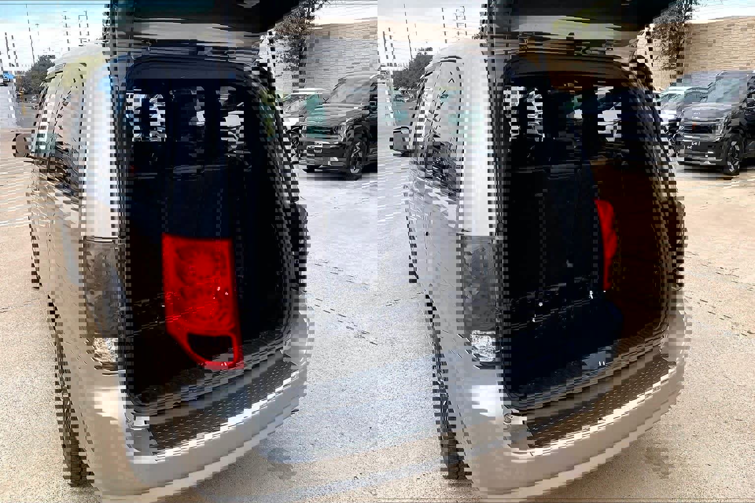 Used 2019 Dodge Grand Caravan GT image 18