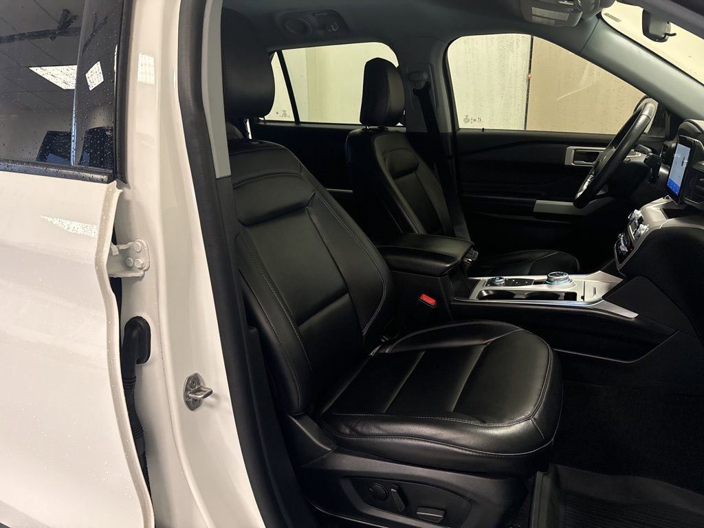 Used 2023 Ford Explorer XLT w/ Equipment Group 202A image 29