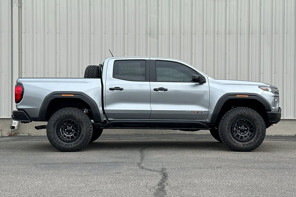 New 2026 GMC Canyon AT4X w/ AT4X AEV Edition AWD/4WD image 4