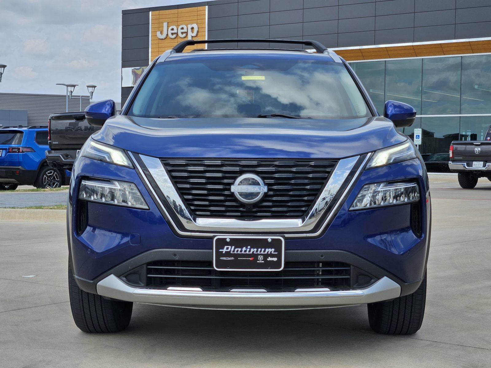 Used 2023 Nissan Rogue Platinum w/ Platinum Premium Package image 6