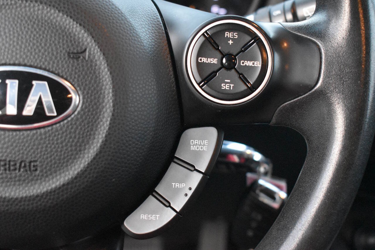 Used 2018 Kia Soul + FWD image 22