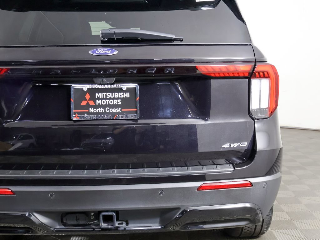 Used 2025 Ford Explorer ST-Line w/ ST-Line Street Pack AWD/4WD image 17