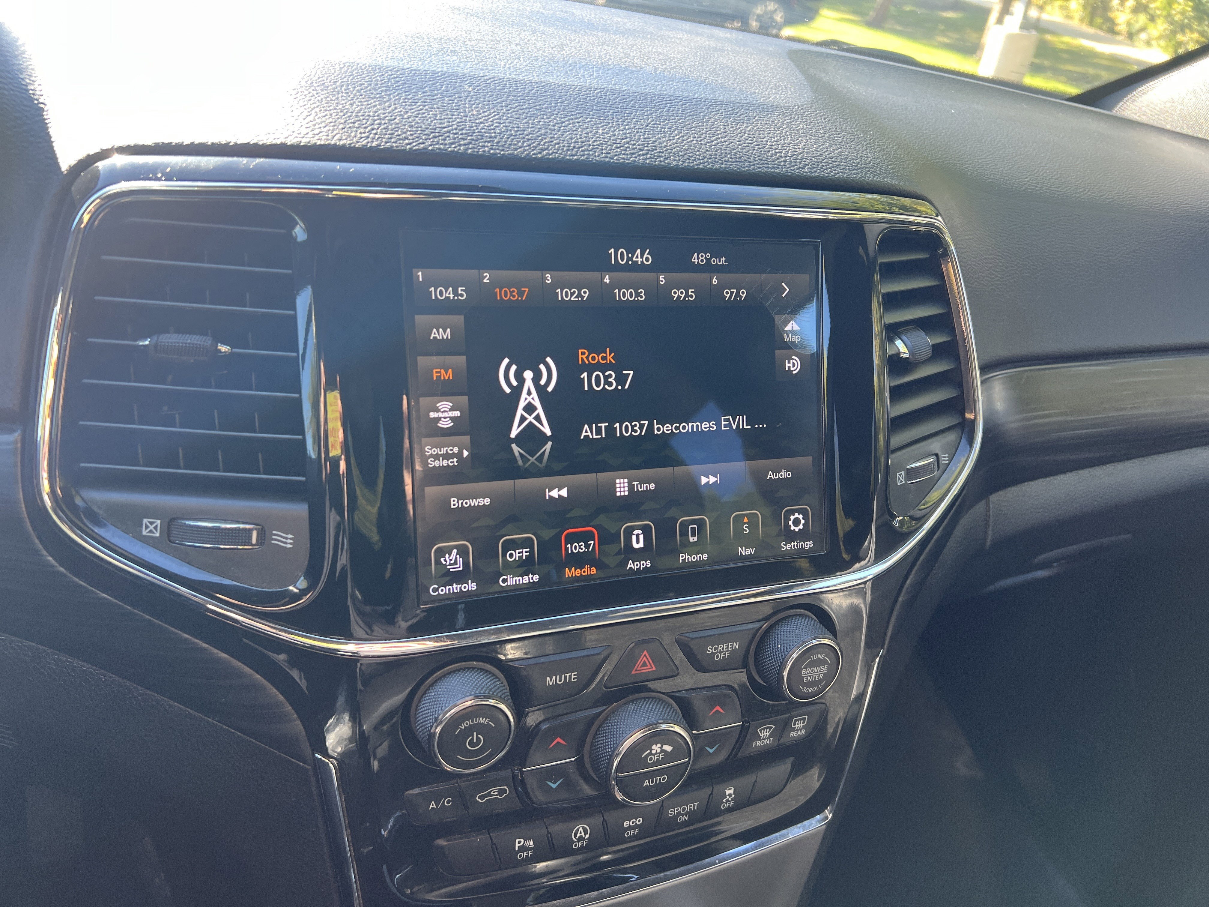 Used 2021 Jeep Grand Cherokee Laredo X image 22