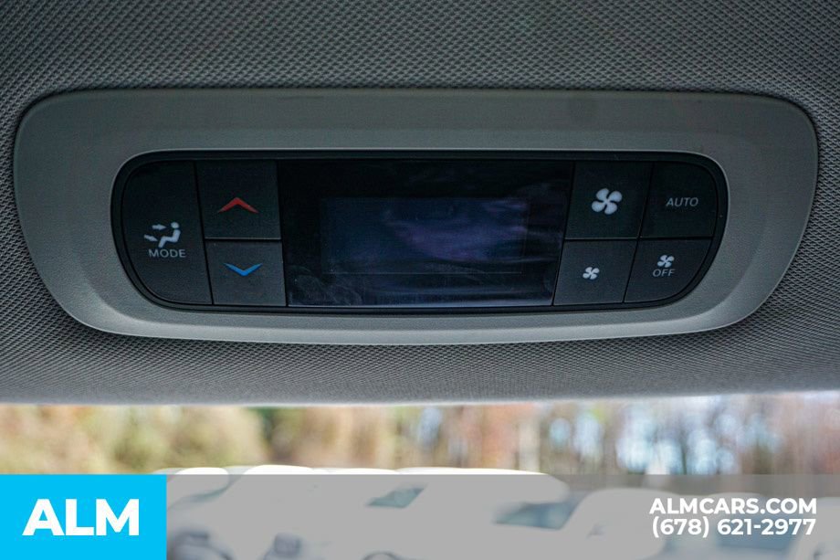 Used 2024 Chrysler Pacifica Select image 36