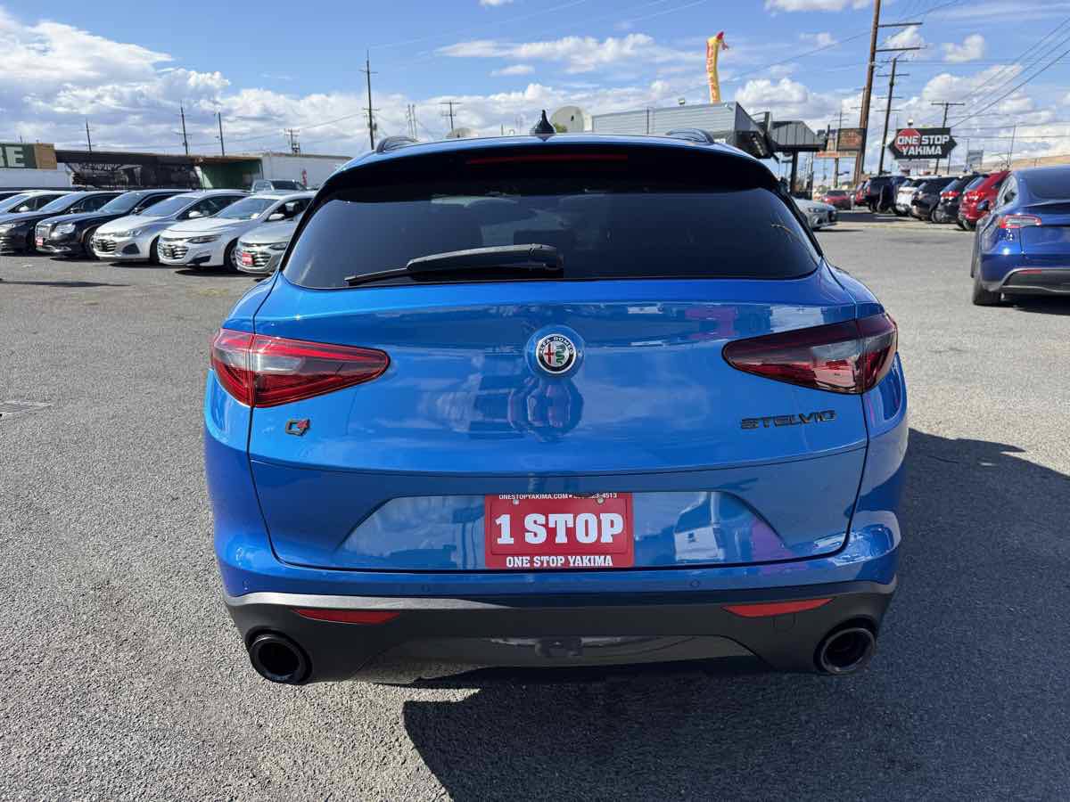 Used 2019 Alfa Romeo Stelvio Ti w/ Nero Edizione AWD/4WD image 4