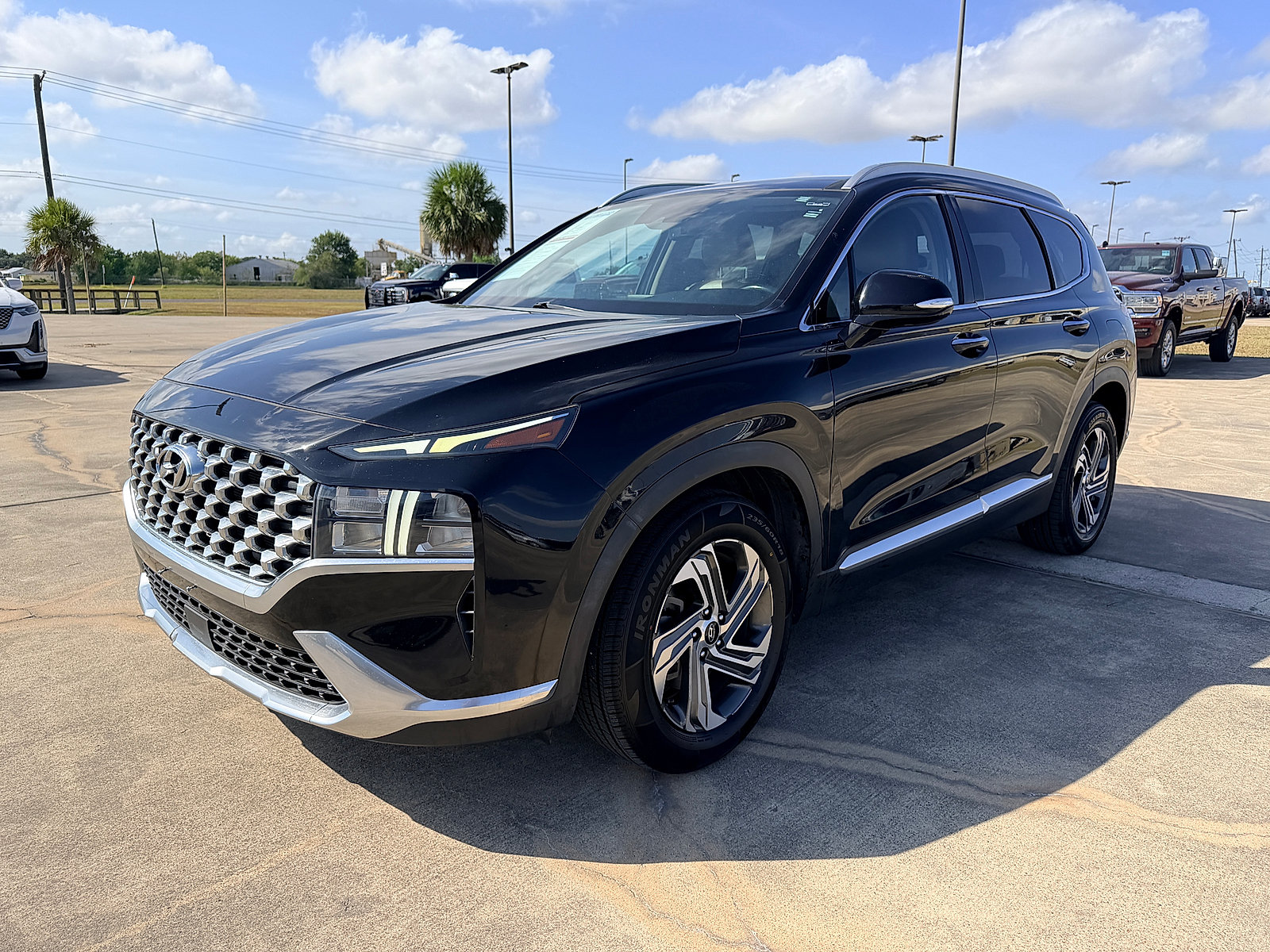 Used 2021 Hyundai Santa Fe SEL w/ Convenience + Premium Package FWD image 3