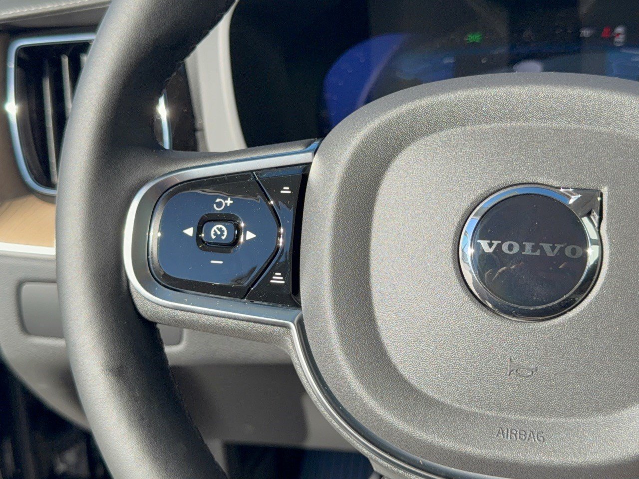 New 2027 Volvo XC60 B5 Ultra AWD/4WD image 18