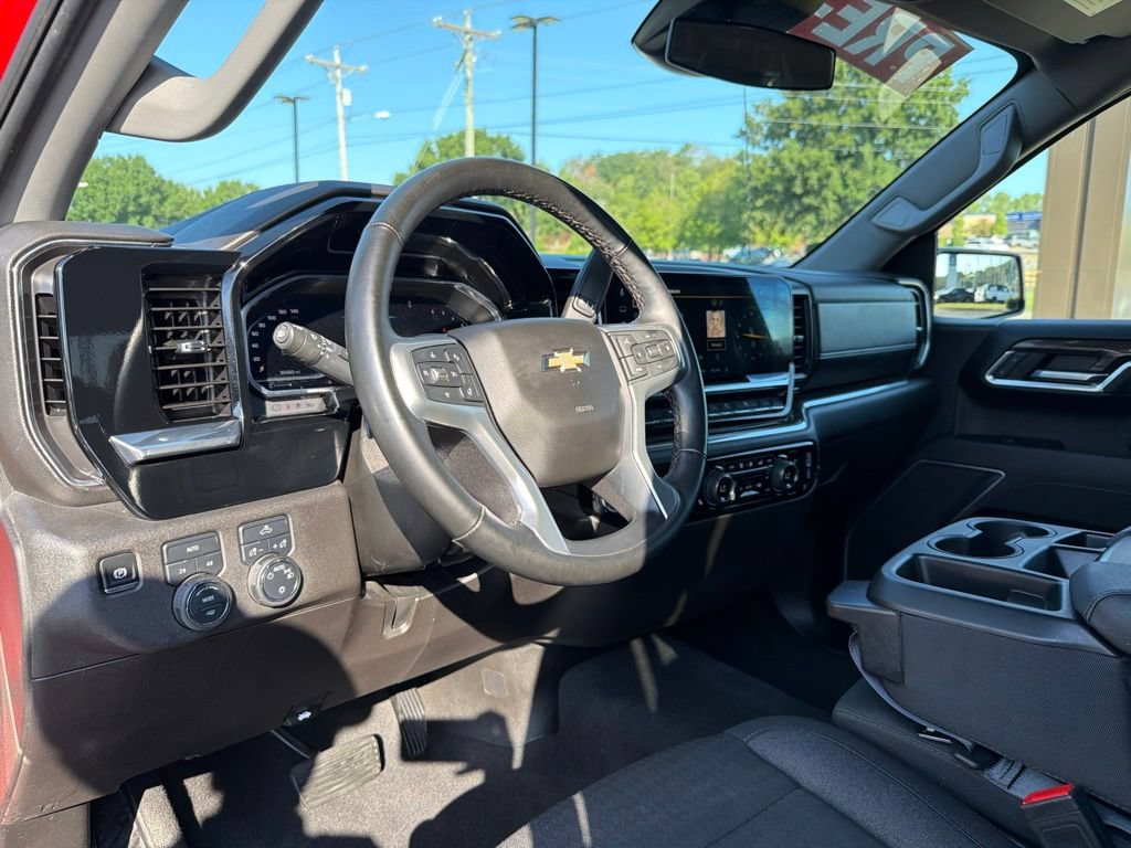 Used 2025 Chevrolet Silverado 1500 LT AWD/4WD image 10
