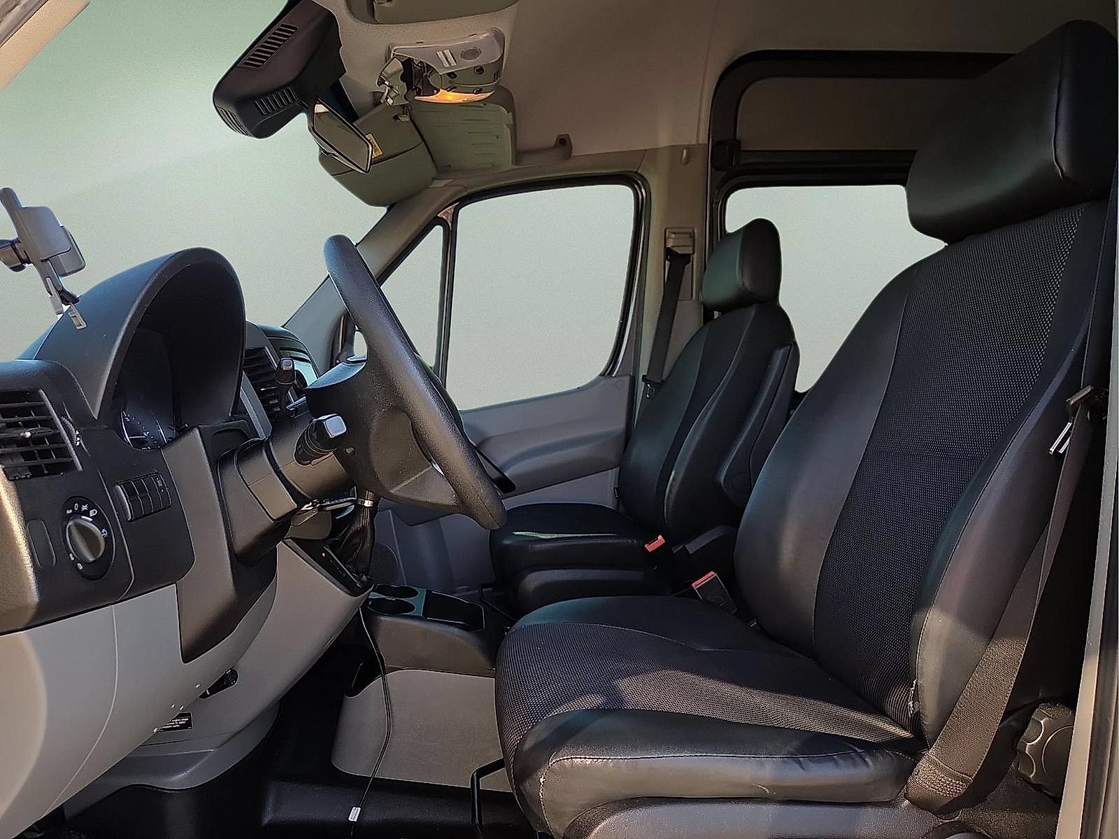 Used 2018 Mercedes-Benz Sprinter 2500 image 14