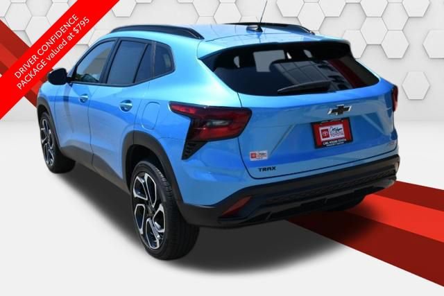 Used 2025 Chevrolet Trax RS w/ Driver Confidence Package FWD image 3