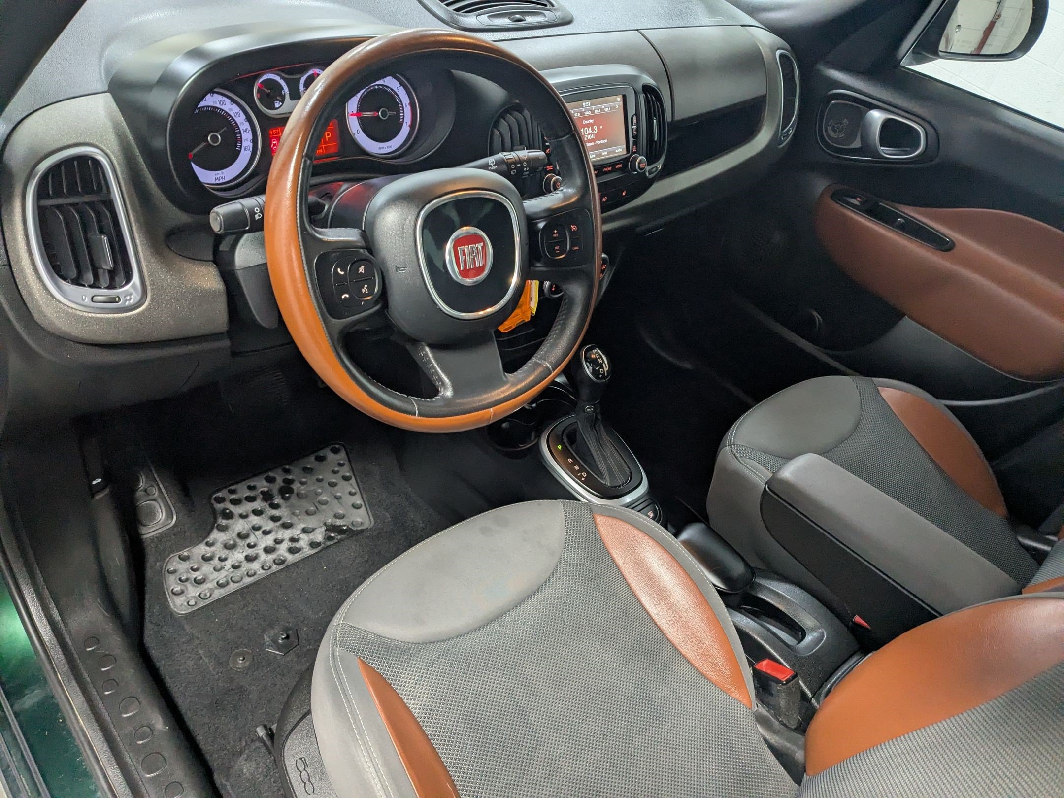 Used 2014 FIAT 500L Trekking FWD image 12