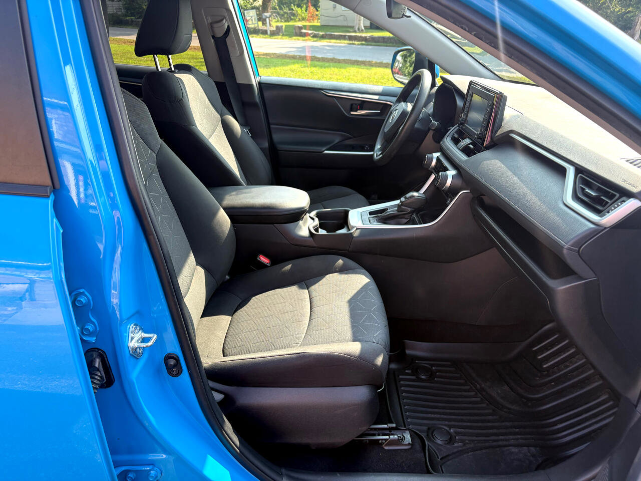 Used 2021 Toyota RAV4 XLE image 20