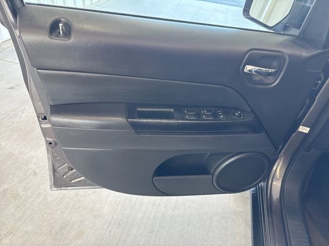 Used 2016 Jeep Patriot Sport w/ Power Value Group FWD image 3