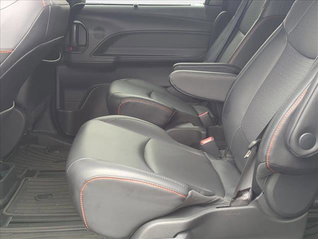 Certified 2022 Toyota Sienna XSE image 17