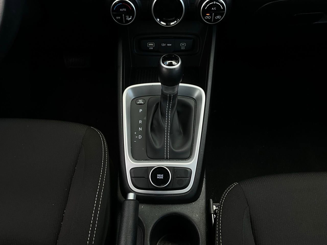 Used 2025 Hyundai Venue SEL image 14
