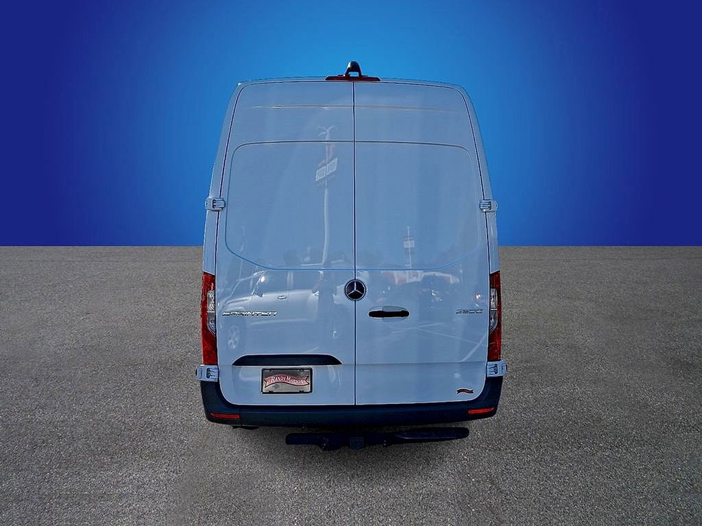 Used 2025 Mercedes-Benz Sprinter 2500 image 5